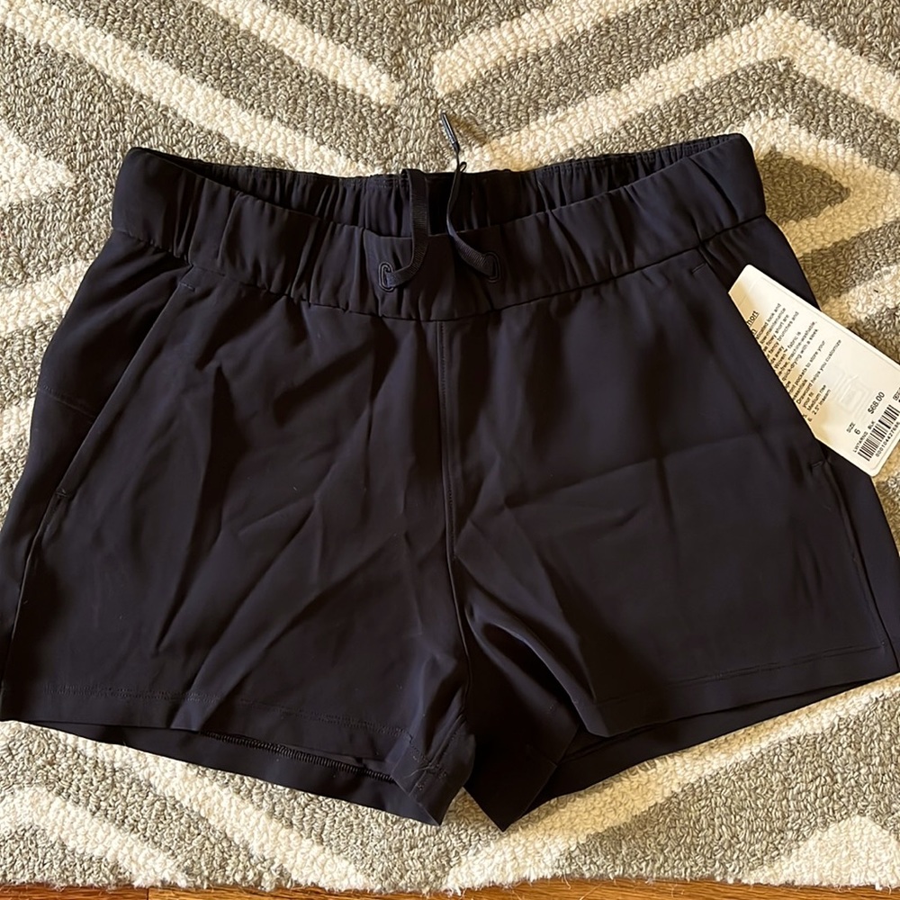 NWT Lululemon On the Fly Short 2.5” *woven